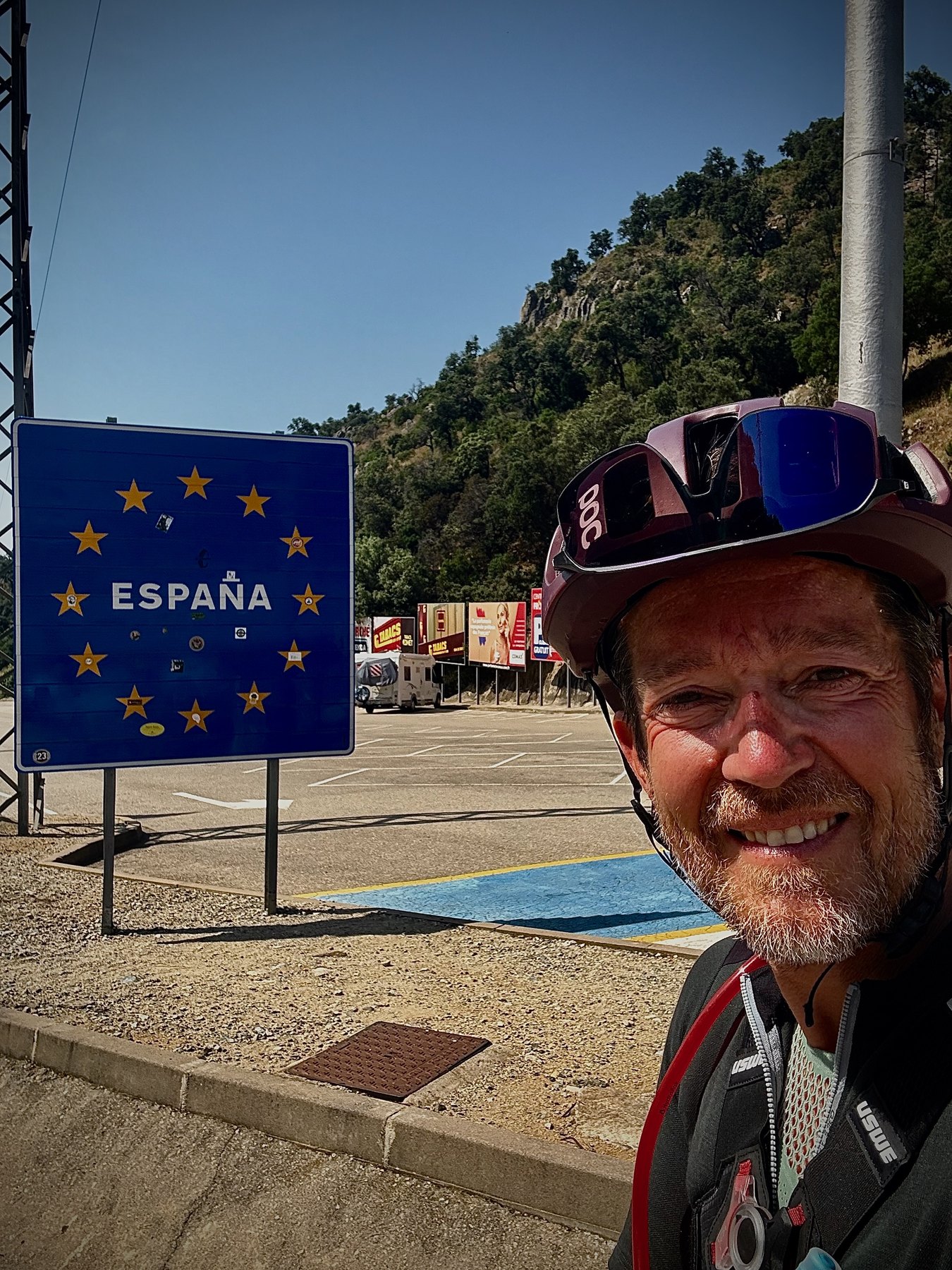 Mirko erreicht mit dem Fahrrad die spanische Grenze