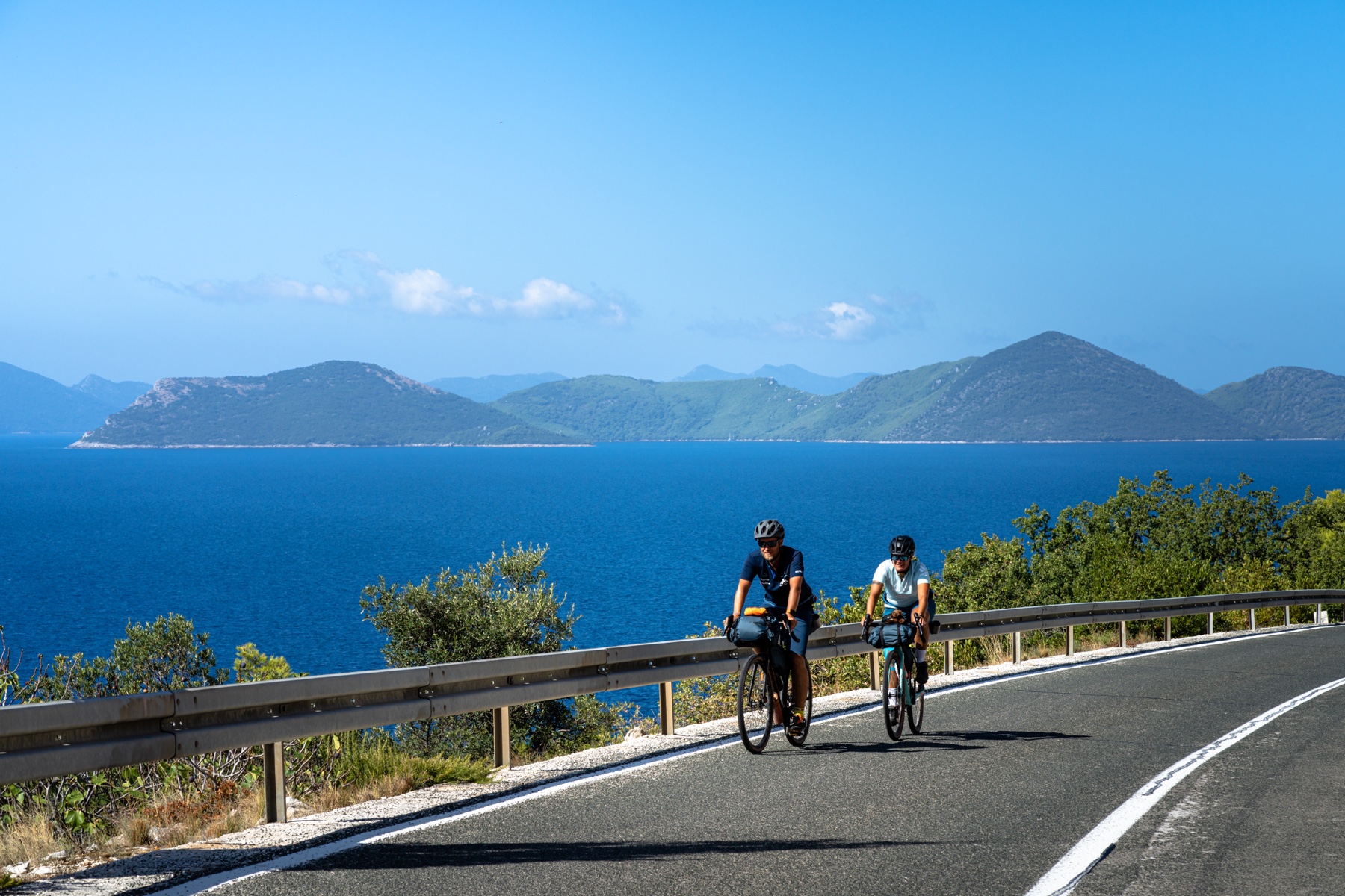 Mirko und Annika auf der Spendentour nach Kreta